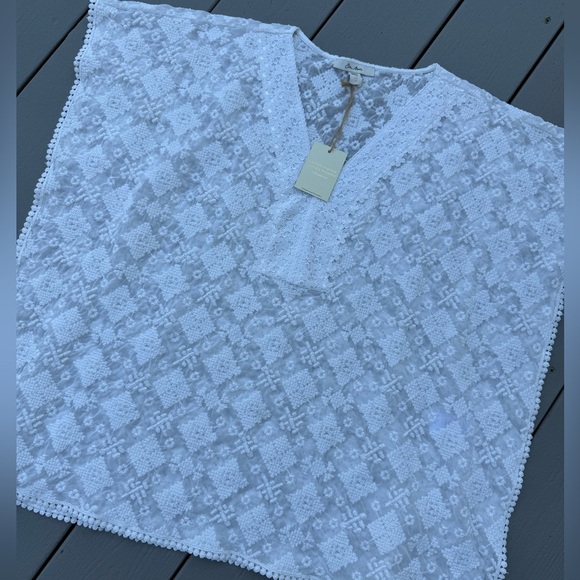 NWT Ella Moon Women's Small White Emboidered with Lace Trim Top Poncho - Picture 2 of 8